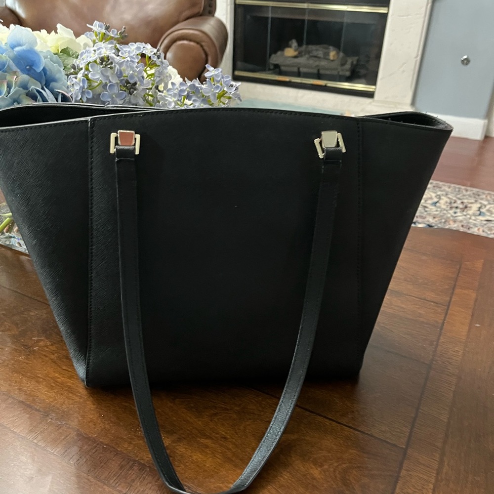 Karl Lagerfeld black leather hand bag. - Picture 4 of 10